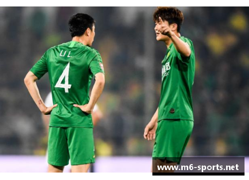 球员情感的共鸣：拥抱背后的团队凝聚力